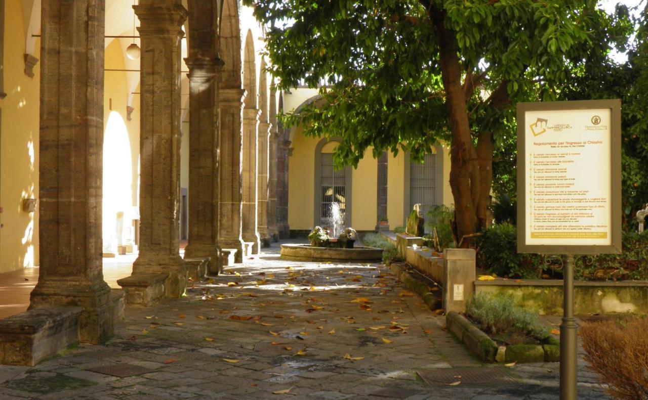 La Stanza Grande Della Luna D'Irene Napels Buitenkant foto